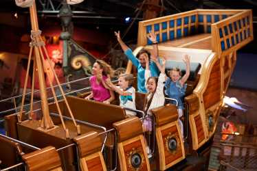 Obóz młodzieżowy, Kolonie – Raj w sercu Polski. Mandoria – Odkryj nową strefę CROCODIL w Park Of Poland Suntago Wodny Świat - super zabawa w Sadach Klemensa także warsztat pływacki i lekcja przetrwania. Kolonia 7-13 lat.