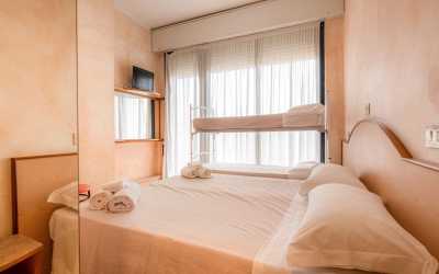 Obóz młodzieżowy, Rimini h. Crown*** - obóz Chill out Zone ze zwiedzaniem Rzymu i San Marino - wylot z Warszawy Hotel Crown***, 8 dni 13-17 lat